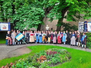 Niederbayerische Trachtler besuchen das Deutsche Trachtenfest